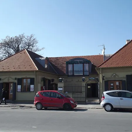 Maison d'hôtes Corner Panzio 3*